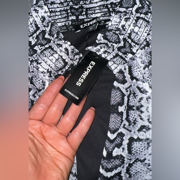 Express Blouse - Picture 3 of 5